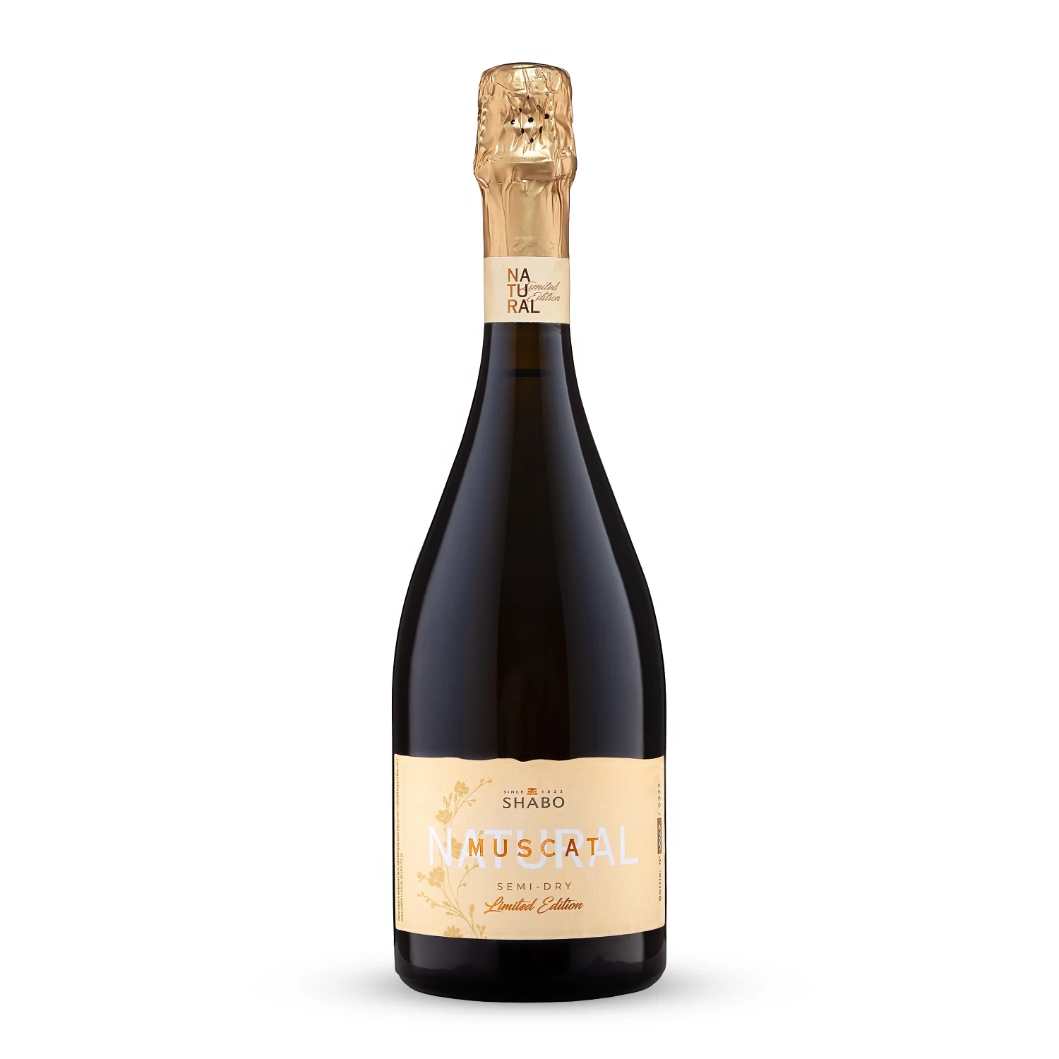 Фотосъемка бутылки розового вина Villa Tinta, акцент на цвете и материалах